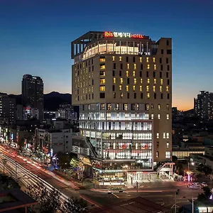 Отель Ibis Ambassador Centre